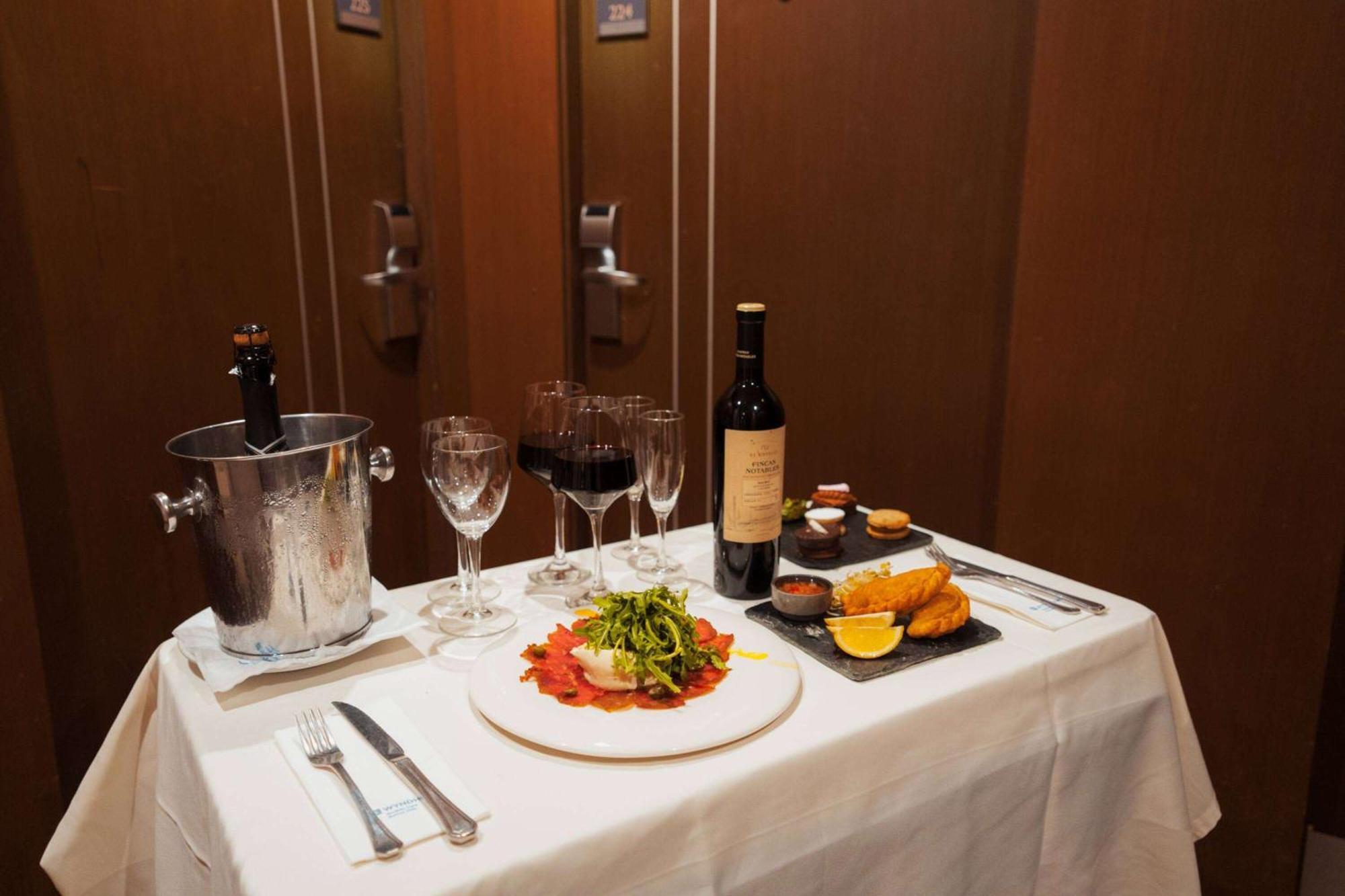 Wyndham Nordelta Tigre - Buenos Aires Exterior foto A typical in-flight meal
