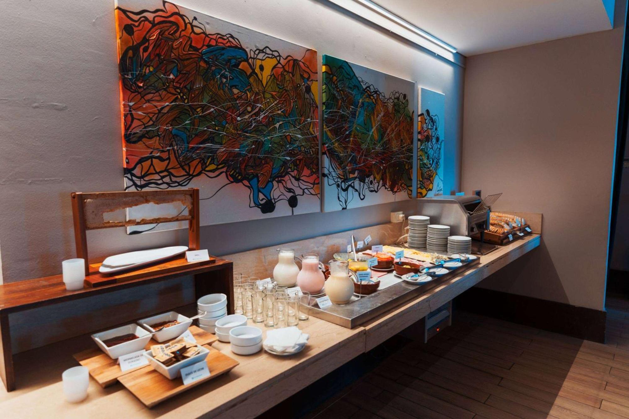 Wyndham Nordelta Tigre - Buenos Aires Exterior foto The buffet at the lounge