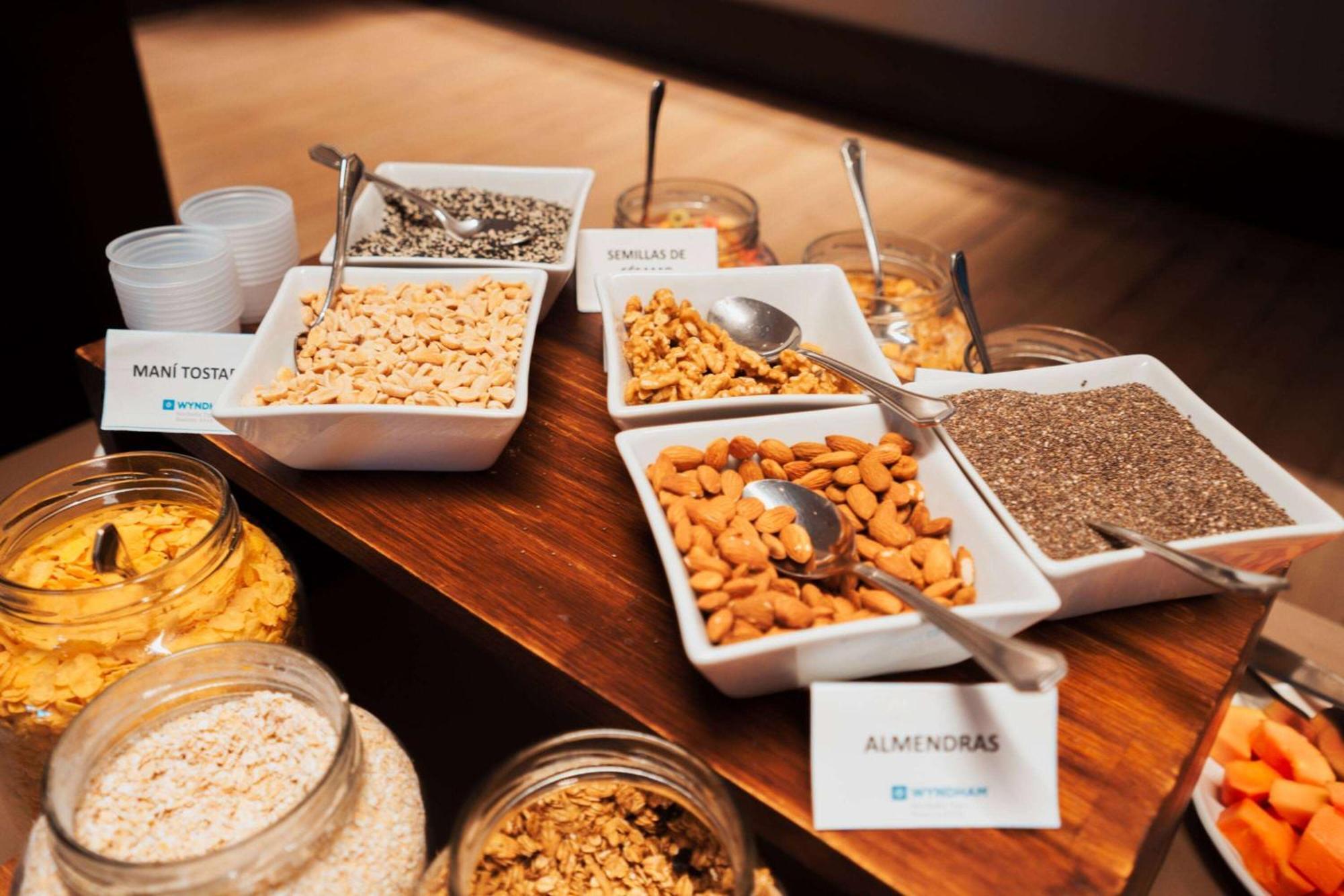 Wyndham Nordelta Tigre - Buenos Aires Exterior foto Nuts and seeds at a buffet